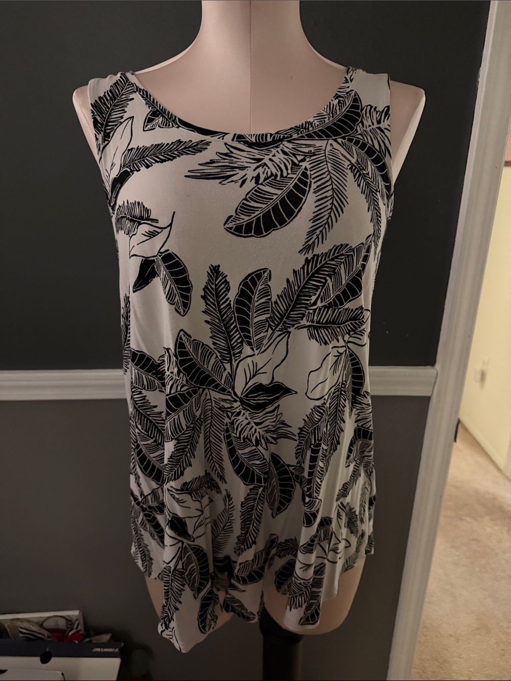 Old Navy Black & White Tropical Leaf Tank